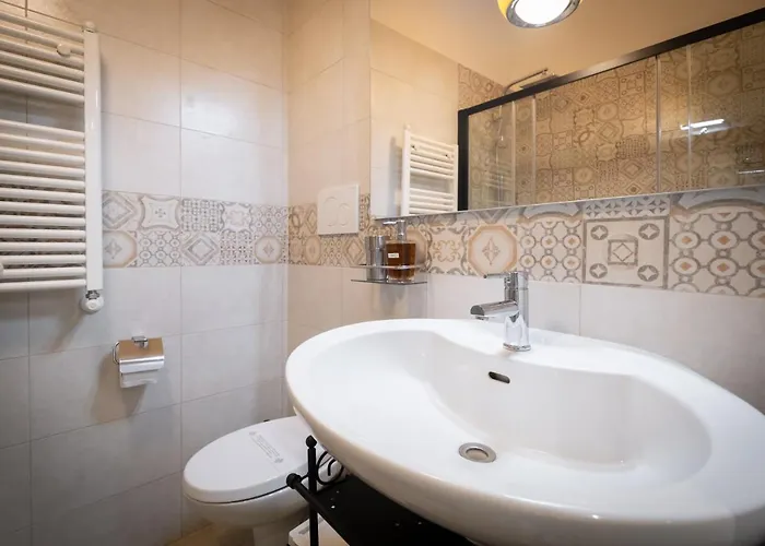 Konukevi Cconforthotels Cavour Bari