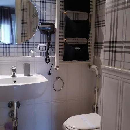 Pensión Cconforthotels Cavour Bari